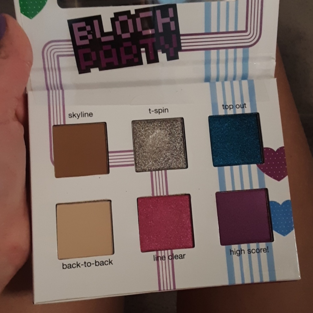 Eye shadow pallet - Picture 2 of 3